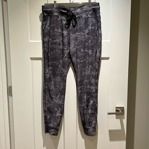 Lululemon Ready to Rulu Camo Jogger Size 12 Black & Grey